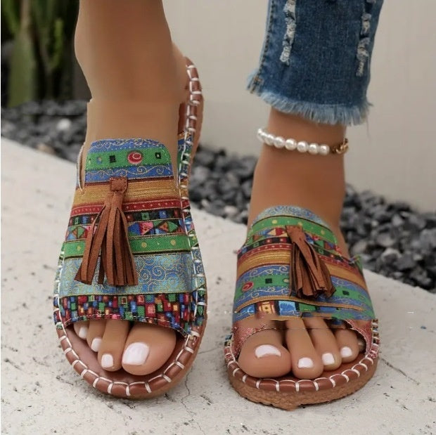 Sandales Plates à Pompons – Confort Bohème & Style Ludique